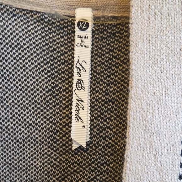 Leo & Nicole Black and White Knit Vest - Picture 2 of 6